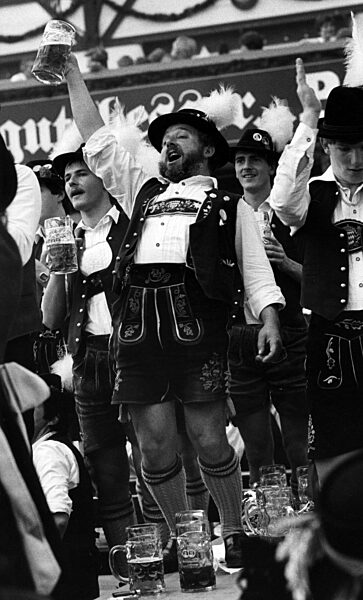 Bierzelt auf dem Oktoberfest, 1987