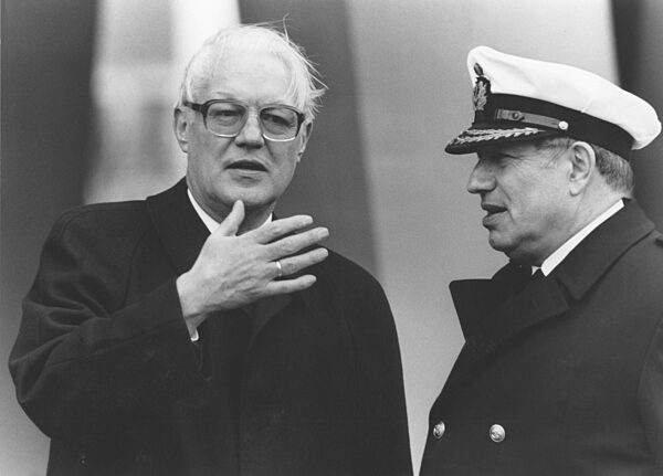 Gerhard Stoltenberg with Dieter Wellershoff, 1990
