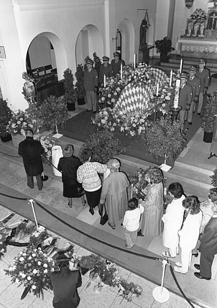 Aufgebahrter Sarg von Franz Josef Strauß in Regensburg, 1988