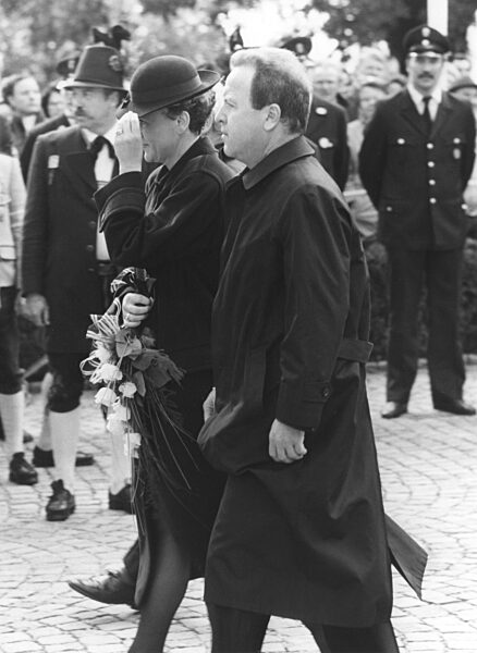 Gabriele und Gerold Tandler bei der Beerdigung von Franz Josef Strauß in Rott am Inn, 1988