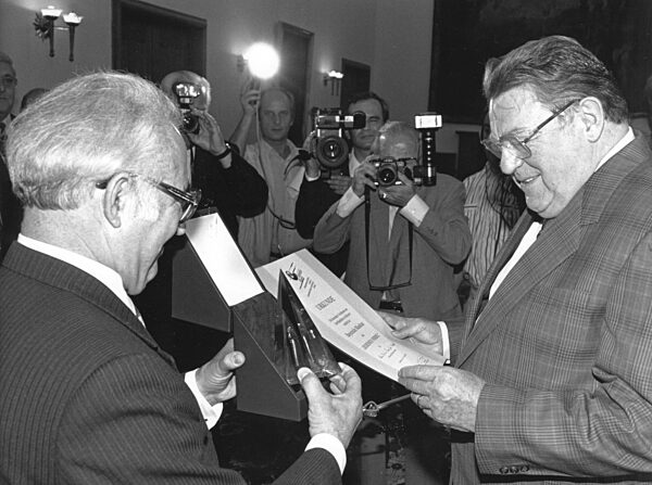 Franz Josef Strauss with the award of the German Music Council in Munich