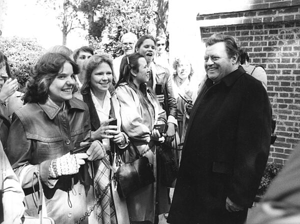Franz Josef Strauss with young people in the election campaign in Bonn, 1980