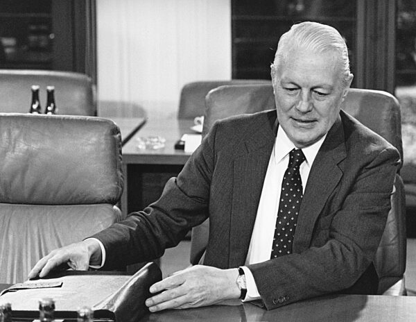 Gerhard Stoltenberg, 1987