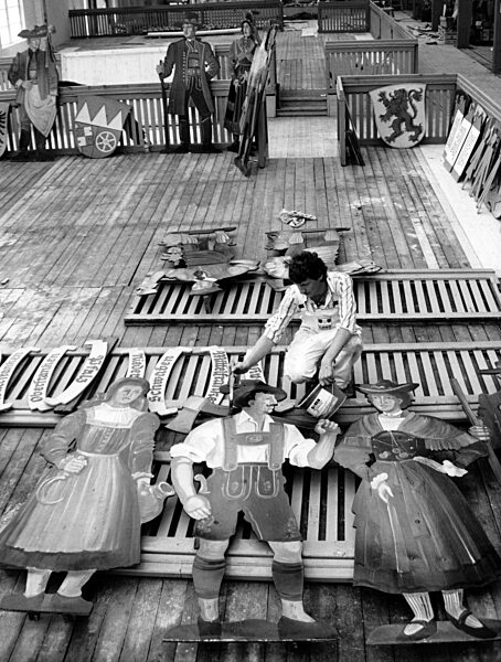 Aufbauarbeiten für das Oktoberfest, 1990