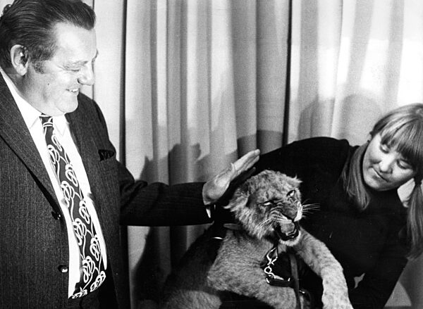 Franz Josef Strauss with lion, 1970