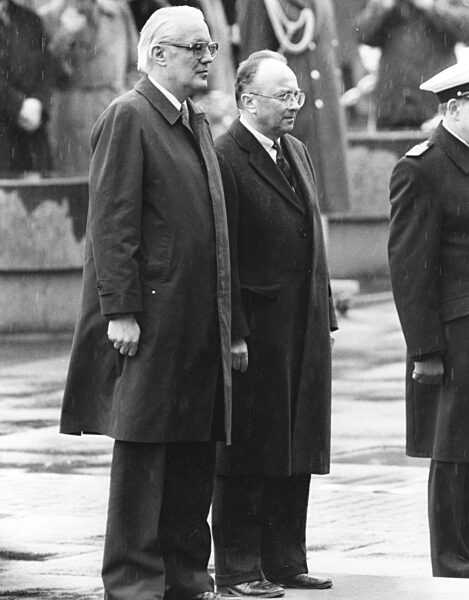 Gerhard Stoltenberg and Rupert Scholz, 1989