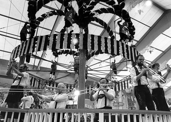 Blaskapelle auf dem Oktoberfest, 1986