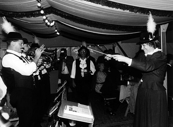 Prominente Besucher zum Auftakt des Oktoberfestes in der bayerischen Landesvertretung in Bonn, 1991