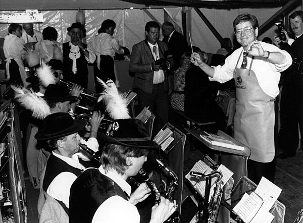 Prominente Besucher zum Auftakt des Oktoberfestes in der bayerischen Landesvertretung in Bonn, 1991