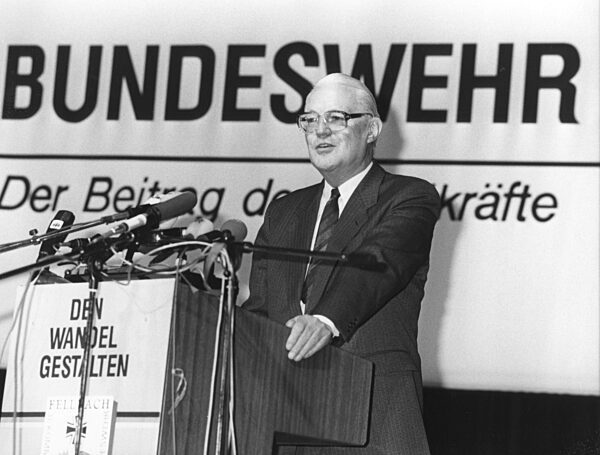 Gerhard Stoltenberg, 1990