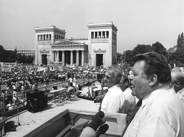 Edmund Stoiber and Franz Josef Strauss on the Munich Koenigsplatz, 1982