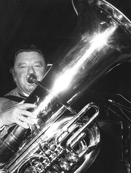 Franz Josef Strauss plays music in Am Hart, 1974