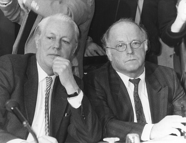 Gerhard Stoltenberg and Norbert Bluem, 1987