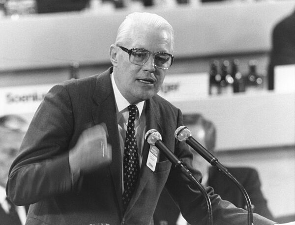 Gerhard Stoltenberg, 1987