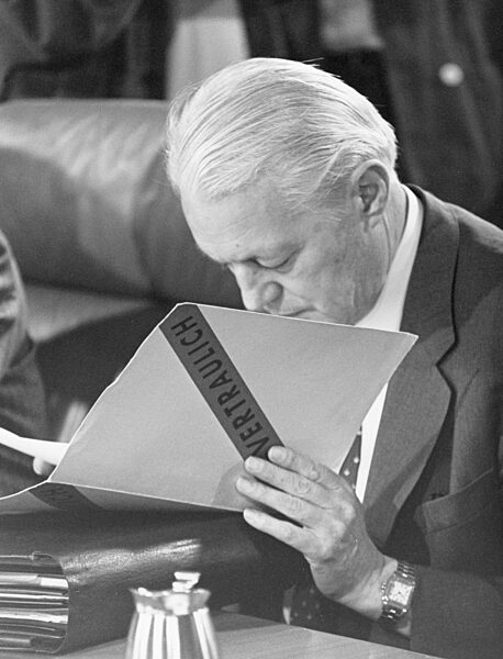 Gerhard Stoltenberg, 1987