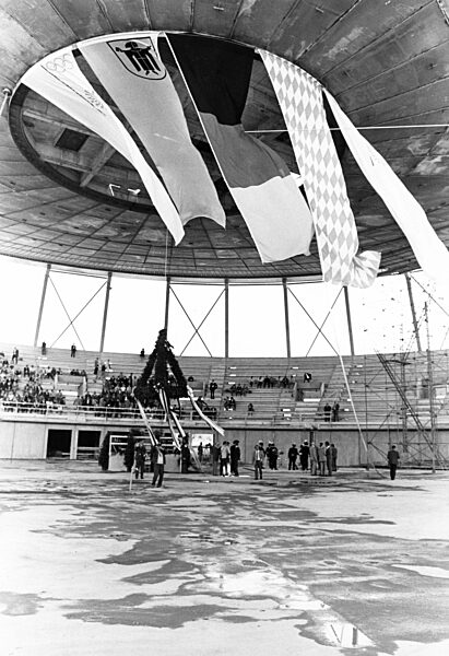 Topping-out ceremony in the Basketballhalle in Munich, 1972