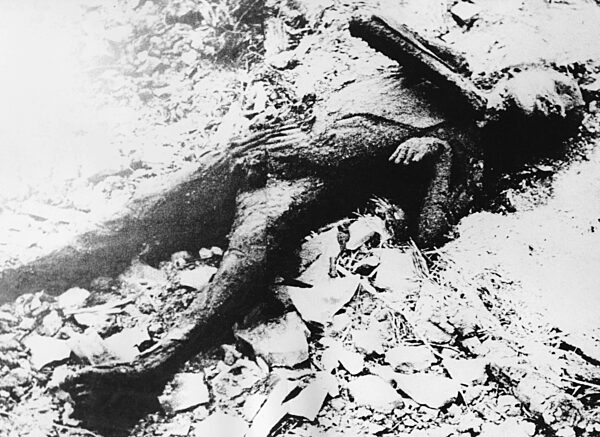 Totes Kind in Nagasaki, 1945