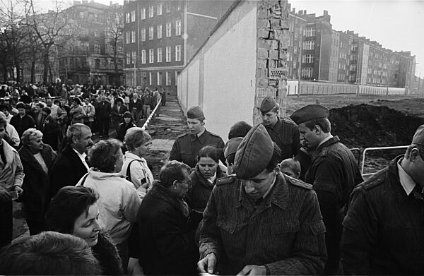 Maueröffnung Bernauer Straße, 1989