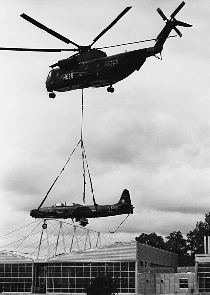 Lockheed T-33 auf dem Weg in die Flugwerft Schleißheim, 1992