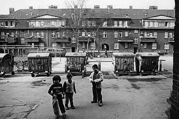 Migrant children in Duisburg-Huettenheim, 1983