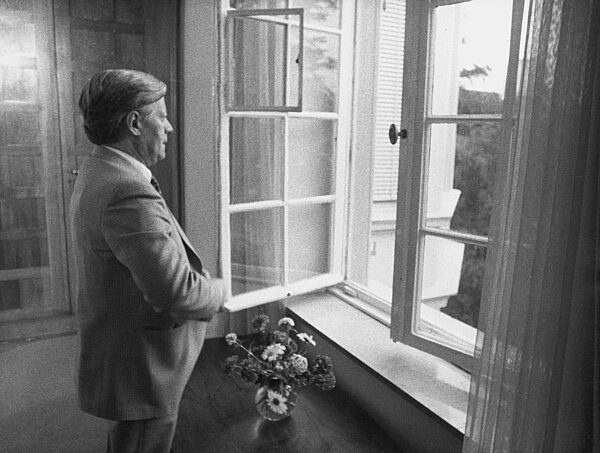 Helmut Schmidt in Palais Schaumburg in Bonn, 1976