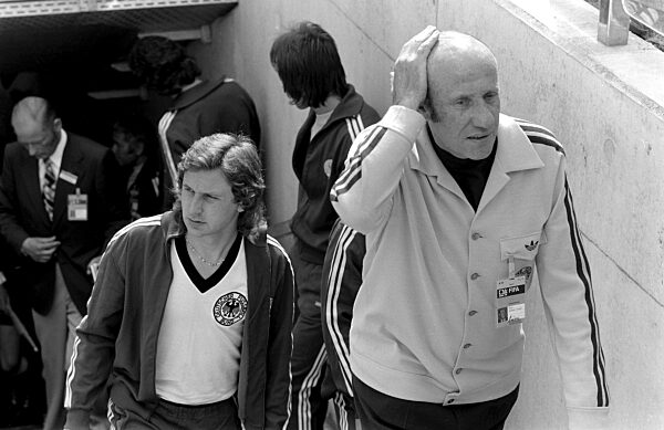 Soccer national team - Flohe, Schoen