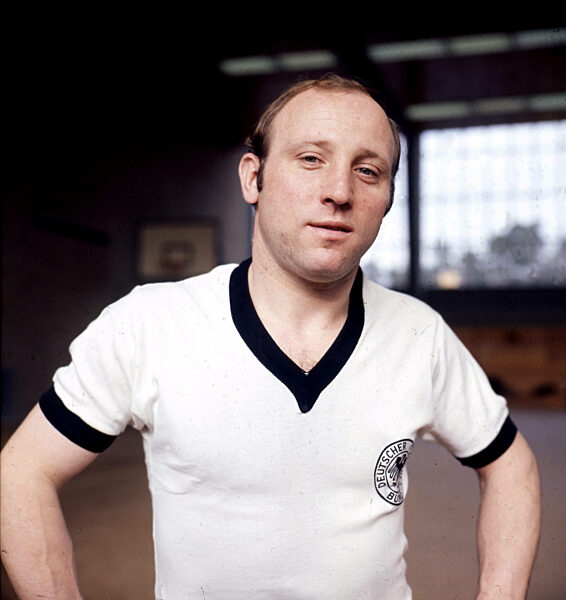 Portrait of Uwe Seeler in national jersey, 27/01/1970