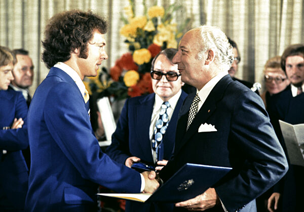 Football: Awarding of the Silver Laurel Leaf: Beckenbauer