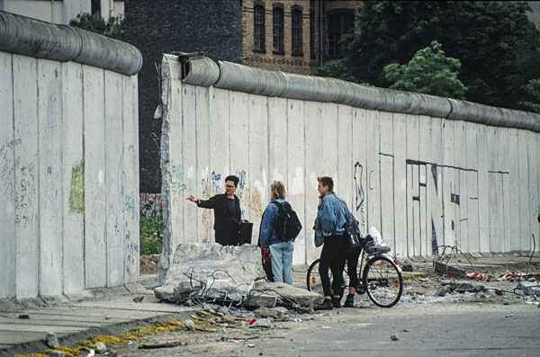 Berliner Mauerlücke im inneren Grenzstreifen