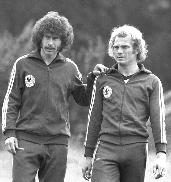 Uli Hoeness (right) and Paul Breitner in a training camp during the 1974 World Cup in Malente. 06/19/1974.
