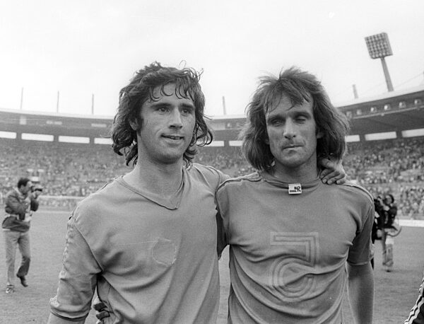 Soccer World Cup 1974 / Final round Group B / FRG - Yugoslavia 2:0 / 26.06.1974 in Duesseldorf / Gerd Müller (left) and Wolfgang Overath (both Deut.) walk off the pitch arm in arm after the victory.
