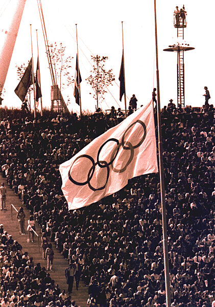 Olympic Games 1972 in Munich. Funeral service after the assassination of Israeli athletes 08.09.1972. Olympic flag at half-mast.