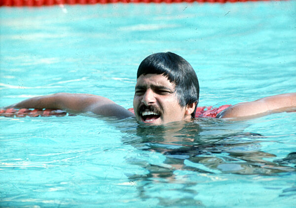 Schwimm - Europameisterschaften in Jönköping (Schweden) 1977 / Zu Gast der siebenfache Olympiasieger von München 1972 , Mark Spitz (USA), ließ es sich nicht nehmen das Becken zu testen.