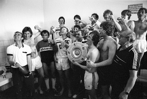 FC Schalke 04 - Hamburger SV 1:2 / HSV thereby German champion/04.06.1983/ champagne party in the dressing room