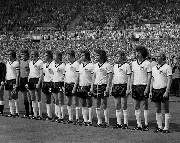 Soccer World Cup 1974 / Final round Group B / FRG - Yugoslavia 2:0 / 26.06.1974 in Duesseldorf / The German eleven before the game. From left: Franz Beckenbauer, Sepp Maier, Hans-Georg Schwarzenbeck, Rainer Bonhof, Bernd Hölzenbein, Herbert Wimme