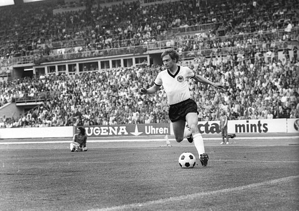 Soccer World Cup 1974 / Final Round Group B / FRG - Yugoslavia 2:0 / 26.06.1974 in Duesseldorf / Dieter Herzog (Deut.) Action.