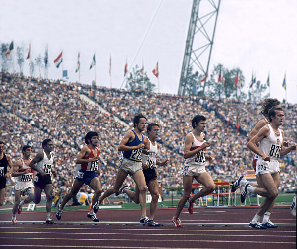 Olympic Games Munich 1972: Field of runners 5000m: with Jürgen May (GDR/3rd from right) and the later winner Lasse Viren (FIN/Center) 10.09.1972.