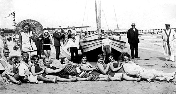 Menschen am Strand, 1929