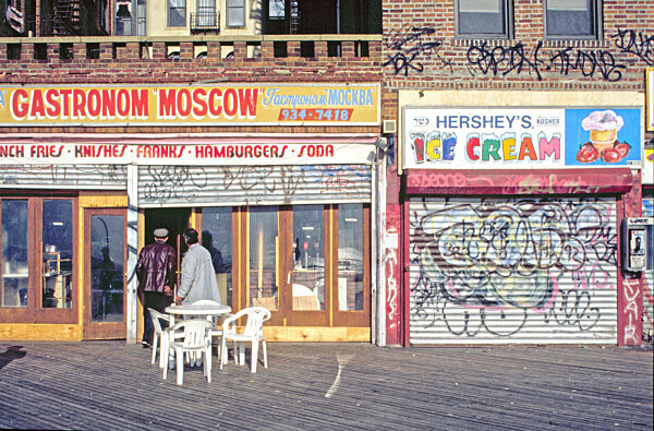 Das Lokal "Gastronom Moscow" in Brighton Beach, 1992