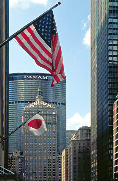 Flaggen vor dem Waldorf Astoria in New York, 1992