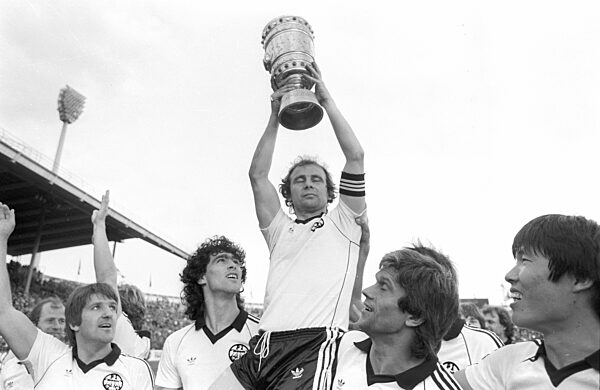 DFB Cup Final 1981 Eintracht Frankfurt - 1. FC Kaiserslautern 3:1 on 02.05.1981 in Stuttgart / Bernd Hoelzenbein with the cup
