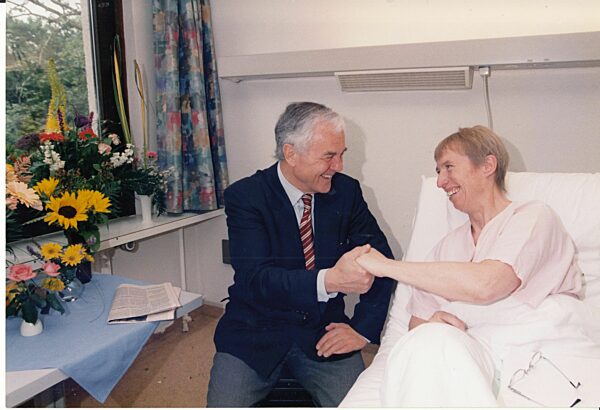 Krankenbesuch bei Regine Hildebrandt 1996