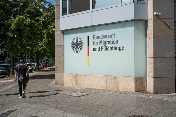 Berlin, Deutschland, Aussenansicht Bundesamt fuer Migration und Fluechtlinge (BAMF) in Berlin-Wilmersdorf