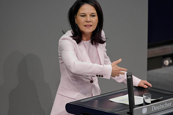 Bundestag debattiert Regierungserklärung