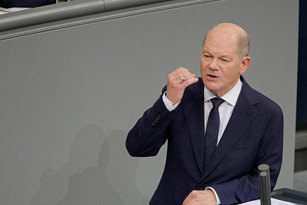 Bundestag debattiert Regierungserklärung