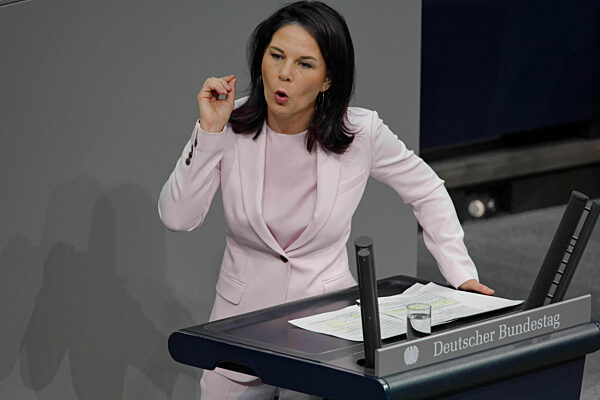 Bundestag debattiert Regierungserklärung