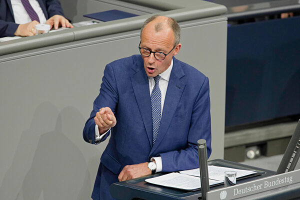 Bundestag debattiert Regierungserklärung