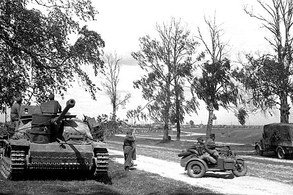 Deutsches Sturmgeschütz im Mittelabschnitt der Ostfront, 1944