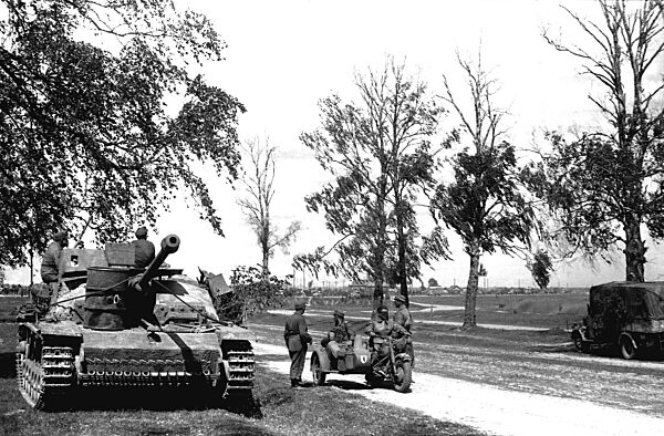 Deutsches Sturmgeschütz im Mittelabschnitt der Ostfront, 1944