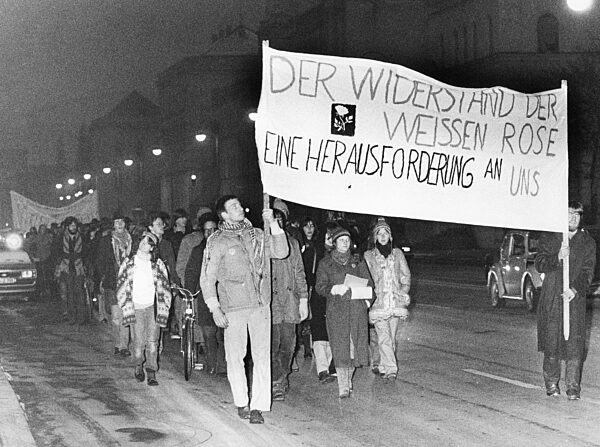 Silent march commemorating the siblings Scholl, 1981